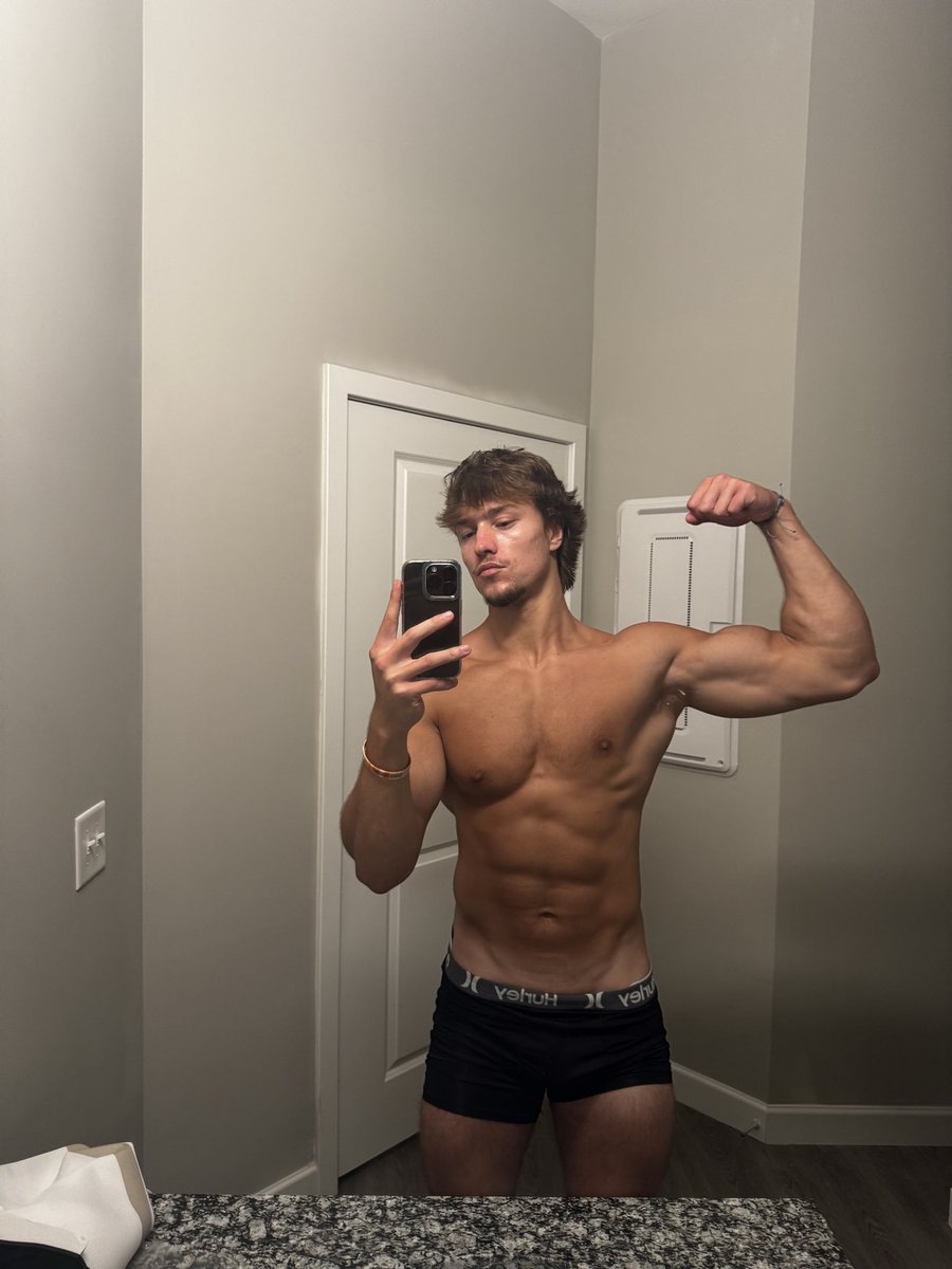 Lukeylifts's tweet photo. on Vacation again 😛💦 https://t.co/SURpgV1Qd4