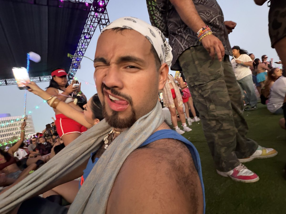 Chonswrld's tweet photo. was hard all summer long https://t.co/LFboG6pCuT