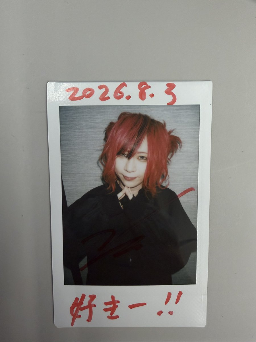 e_xpv2's tweet photo. Royz チェキ 名古屋インスト　交換

譲➡️公大さん コメサインあり

求➡️杙凪さん コメサインあり

ツアーでの手渡しまたは郵送
過去チェキでのサインコメありも検討しますのでお気軽にお声かけ下さい。 https://t.co/ph2Bx3kYg5