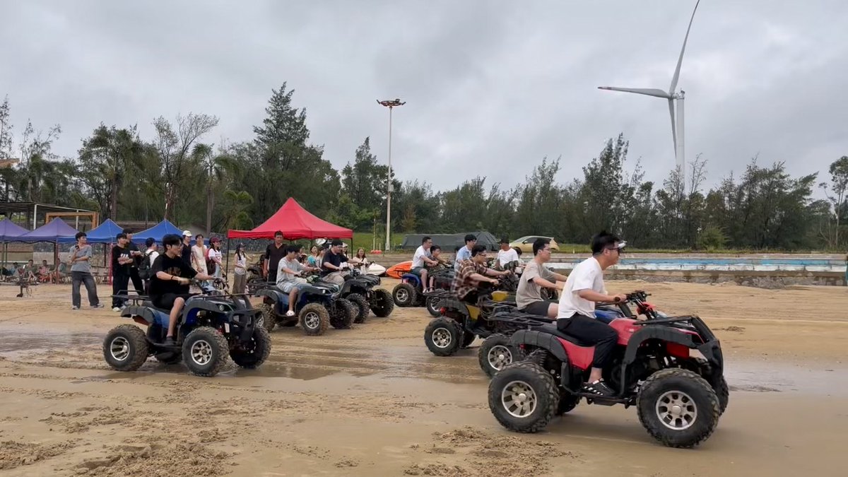 Grandview_acryl's tweet photo. Trading the workshop floor for sandy tracks! 🏖️
The Grandview team recently took a break from our daily routines and headed outdoors for a day of beachside fun and ATV riding.
Great memories with a great team!
#Grandview #TeamBuilding #CompanyCulture #LifeAtGrandview https://t.co/7pHOyd6evn