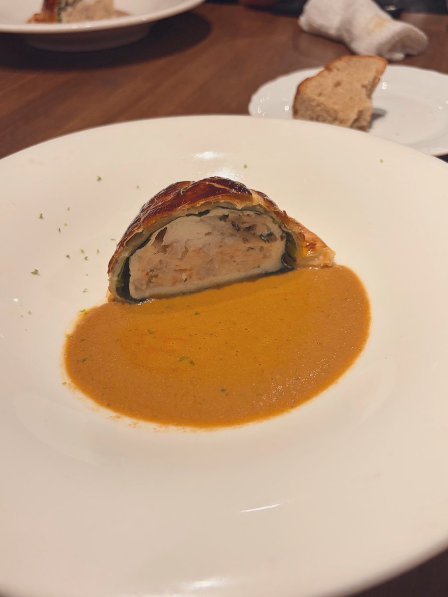 chialliekun's tweet photo. 先週末はお茶友さんおすすめレストランkawasemiに連れて行ってもらいました✨
お料理もワインもとても美味しかった！青蛾茶房のジャスミン茶を使った桃パフェも💖 https://t.co/vldmfQ5Set