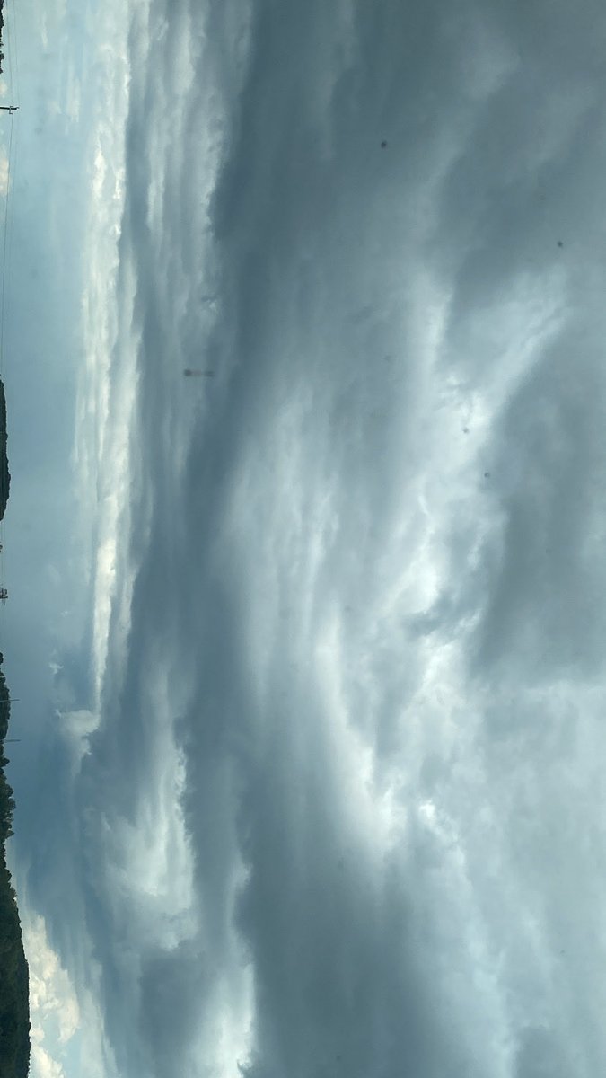 justme_ambo's tweet photo. Sky pics from today ☁️ ☀️ #fypage #skypic #beautiful #todaybestphoto #nature https://t.co/afkkM3tLiu