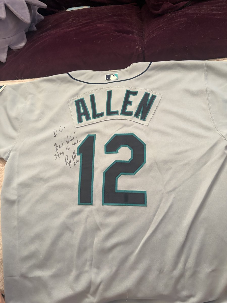 DearmasJoey's tweet photo. @RodAllen12 is this your signature and your jersey? I found today at a goodwill in Marysville Wa. I know you played for the mariners in 83’ https://t.co/QYmYe1sih3