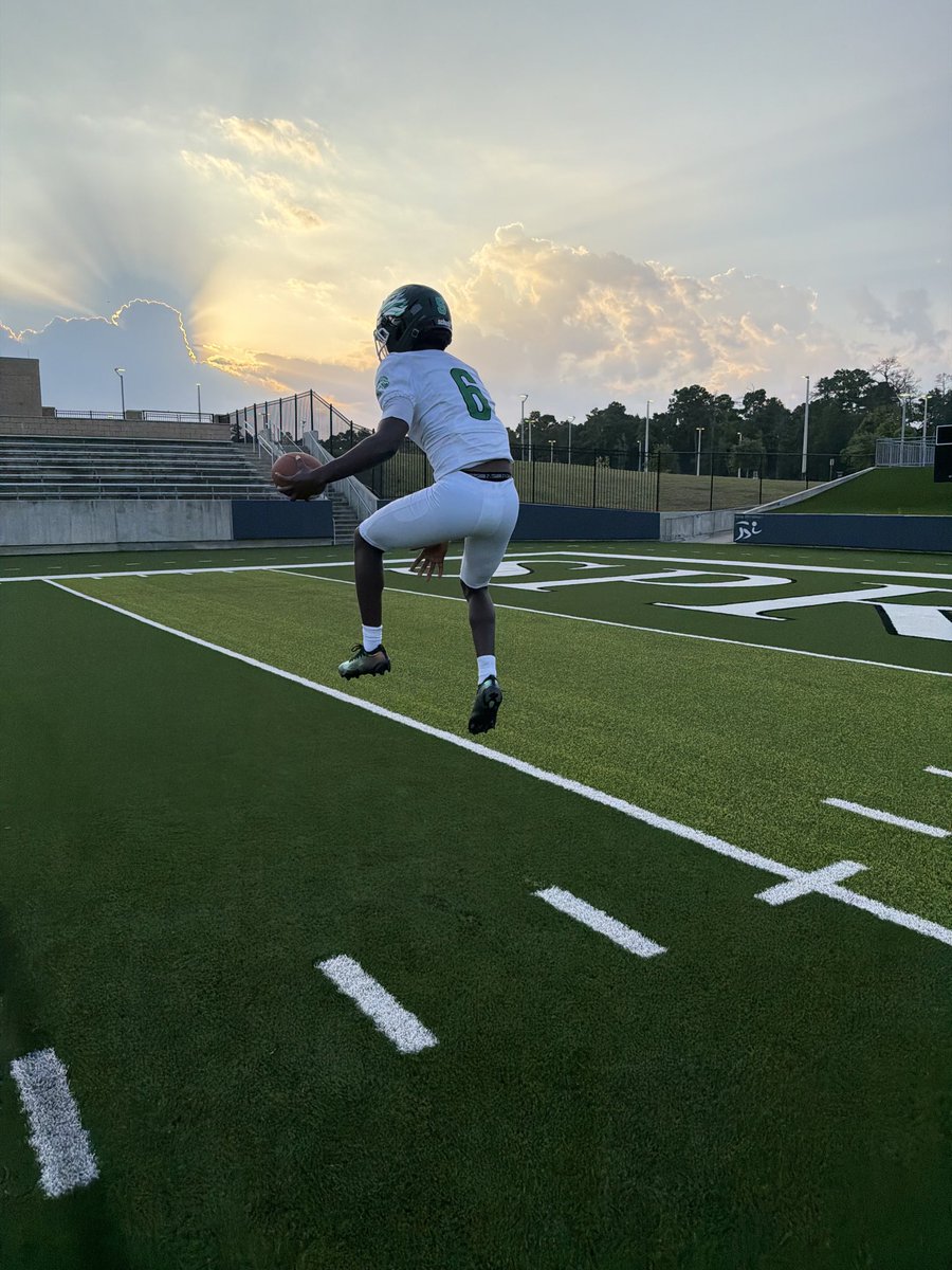 KaRonColemanSr's tweet photo. So much joy in my heart to be with my guys doing this tonight! Stay tuned…
#springmade https://t.co/gfvw5YLSBC