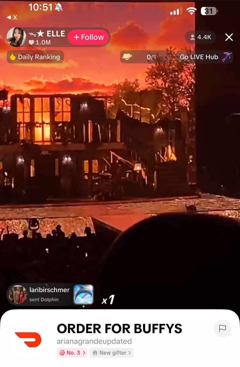 buffys's tweet photo. BITCH??? https://t.co/aGk8mc6uu8