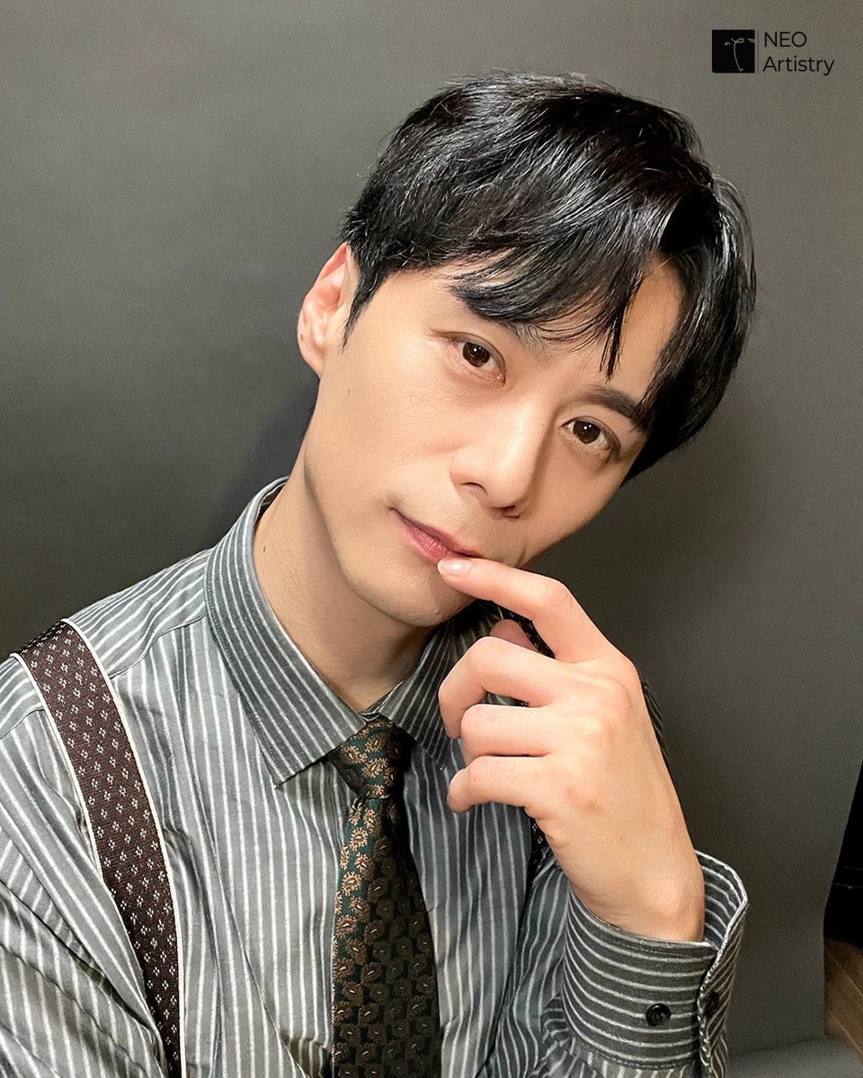 NEOartistry_'s tweet photo. [𝐍𝐀 : 𝐃𝐈𝐀𝐑𝐘] #주민진
⠀
르네 갈리마르 役 | 주민진
⠀
민진 르네의 프로필 비하인드 사진이 도착했습니다📸
_
뮤지컬 <엠. 버터플라이>
🔸️ 2026.09.22 – 12.13
🔸️ YES24스테이지 1관
⠀
#네오아티스트리
#뮤지컬 #엠버터플라이 https://t.co/5UDiGjhxlJ