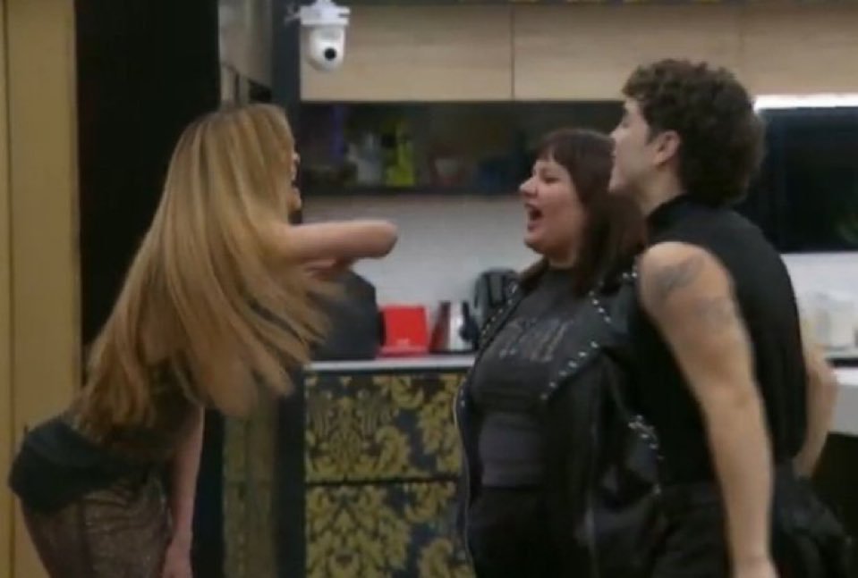 scorpioswift's tweet photo. mira lo violentos que se ponen los "buenitos"

SIEMPRE DEL LADO DE SOL ABRAHAM 
#GranHermano https://t.co/dMFQ98fN2h