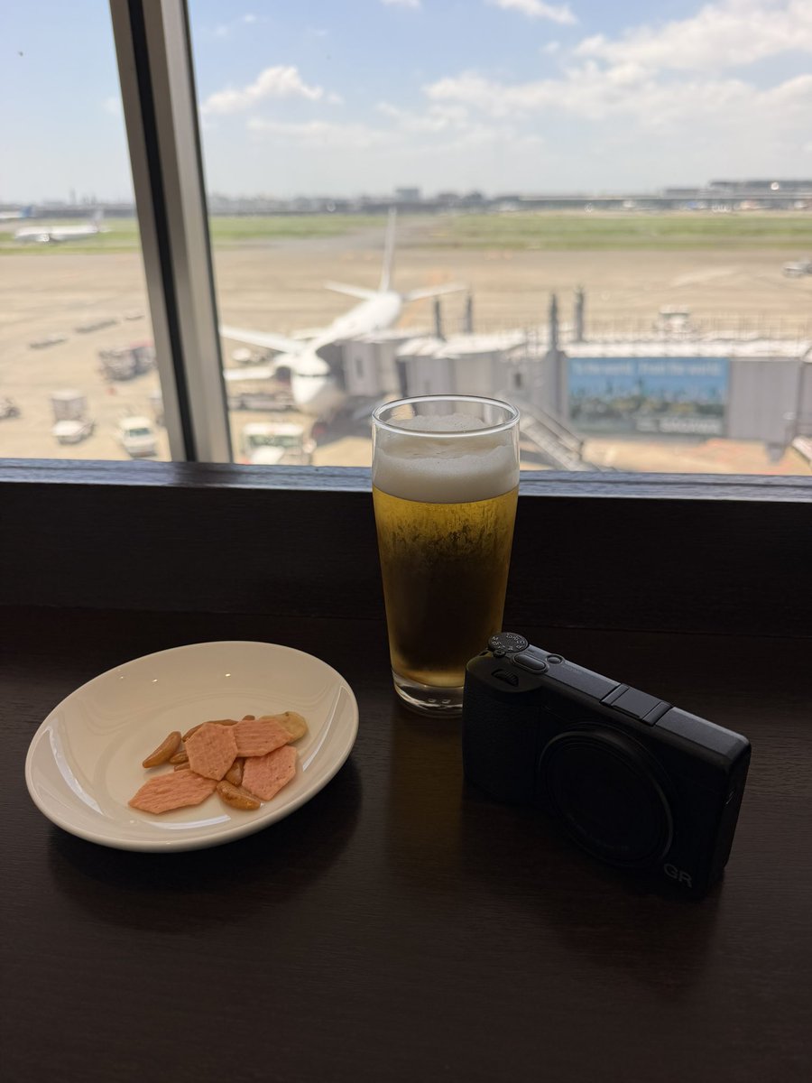 england_k's tweet photo. いざ福岡✈️

今回の相棒

#gr4 https://t.co/rrj12BghrL