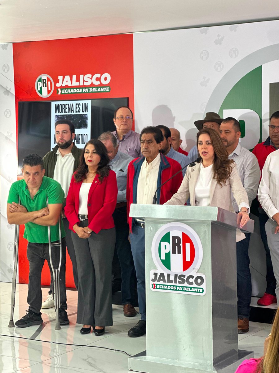 AndreaMarquezV's tweet photo. La democracia se fortalece con el debate, no con el silencio.
Desde el @PRIJALOFICIAL con @LauHaro alzamos la voz ante la resolución del INE, todo ntro respaldo a ntro. Pdte. Nacional, @alitomorenoc
Seguiremos defendiendo la libertad
Porq una oposición firme nunca será un delito https://t.co/YXNSXeTOy4