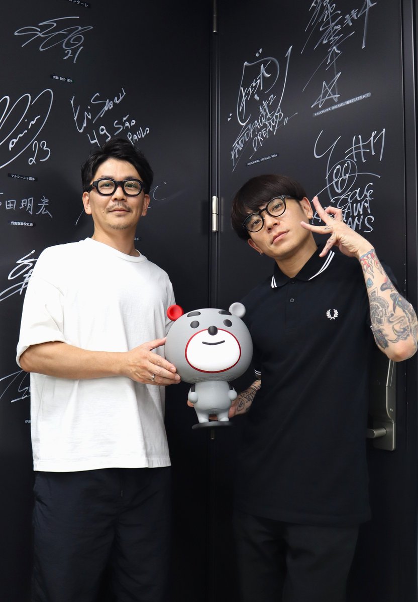 _DIASTAFF_'s tweet photo. KADOKAWADREAMS の #KELO (@kelo_1119)さんがディアスタッフに来てくださいました！✨
圧倒的な存在感に、社員一同すっかり魅了💖

3Dディアーモとの記念撮影では、
「持って帰っていいんですか？」というお茶目な一面も😊✨
素敵な交流の時間をありがとうございました📷
#KADOKAWADREAMS #Dリーグ #ディアスタッフ
