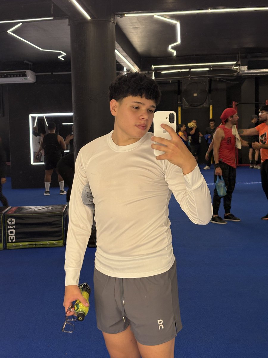 frosm0's tweet photo. 💪🤠 https://t.co/9Lg3mBQ6kv