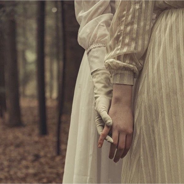 dailyrivari's tweet photo. ustedes no están listxs para el próximo fanfic de las rivari que tengo en mente dps que termine “el arte de la colisión”

solo diré que tiene estas vibes, muy estilo orgullo y prejuicio + bridgerton + las bucaneras 🫂✨ https://t.co/VMUkzJcL1S
