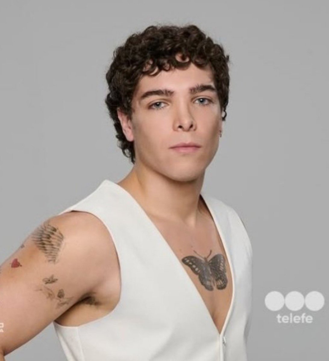 COMOMIAMORR's tweet photo. JUANI CAR CONTRA SOL 

¿A QUIÉN BANCAS? 

❤️ SOL 

🔄 JUANI CAR 

#GranHermano https://t.co/eDZipkB3Z3