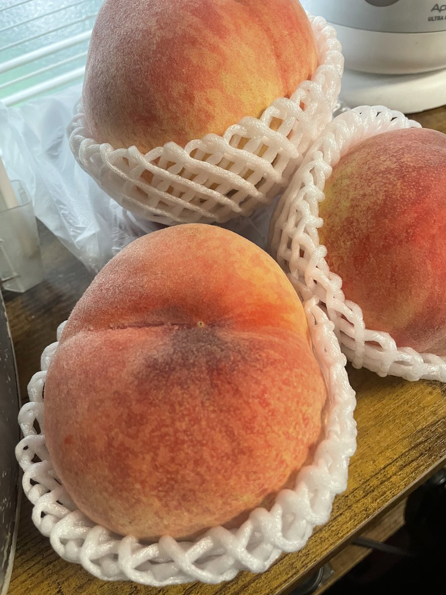 murunmu's tweet photo. あかつきポチったやつ追熟中💚美味しそう https://t.co/VtQpdA82Yf