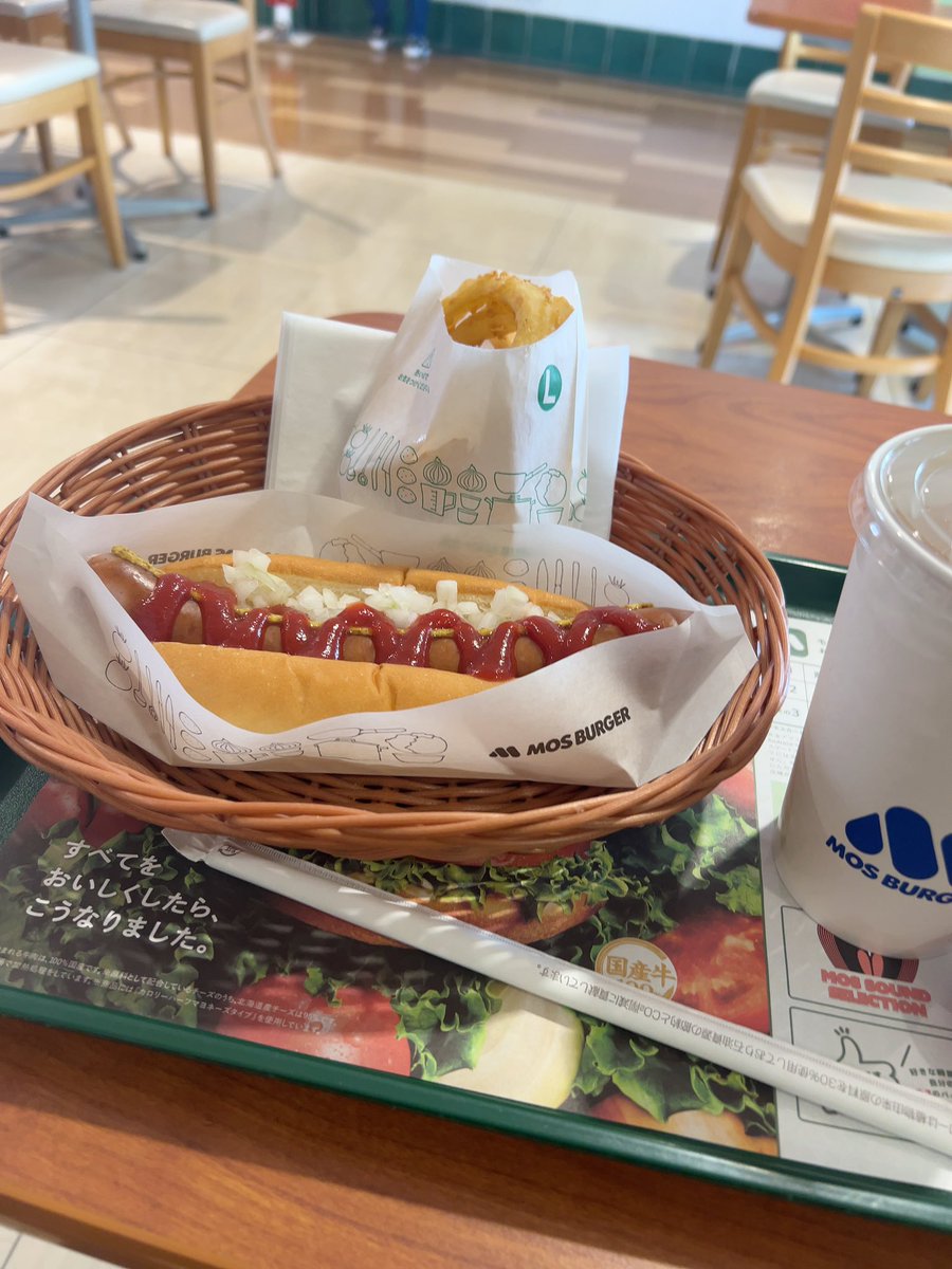 kawabro's tweet photo. 狂乱やらしくお願いしますモスバーガーのホットドッグ🌭セット鬼ポテジンジャエール梅雨明けしたのか知らんがめっちゃ晴れててアチいね
#狂乱のブロ
#ぶ飯
#アメリカンポリス飯 https://t.co/TXbWFF4X8c