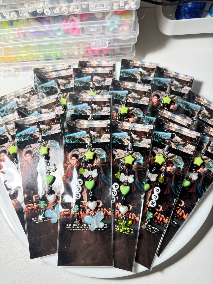 pendora11's tweet photo. Giveaway มาแล้ว (ยังไม่ครบ) ขอยัดใส่มือเลยน้า 21 22 23 นี้ เจอกัน 😁
#PondPhuwinConcert https://t.co/SpyU7CSbs4