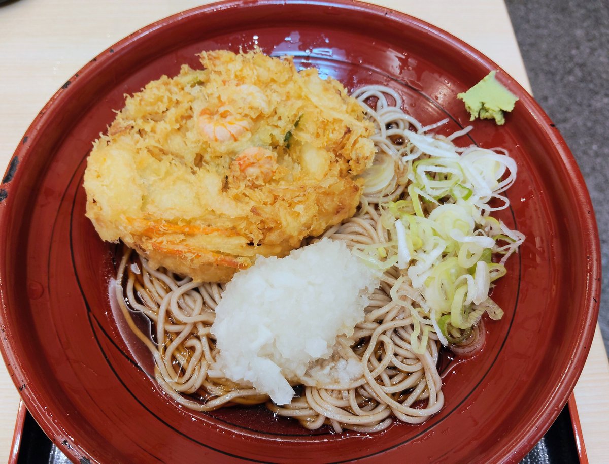 bluefish5673's tweet photo. 箱根そばの日限定メニューは本陣に無かったので😢冷やしかき揚げそばにしました〜美味しかったです😁

#箱根そば本陣　#新宿　#立ち食いそば https://t.co/3n9iHe0pH1