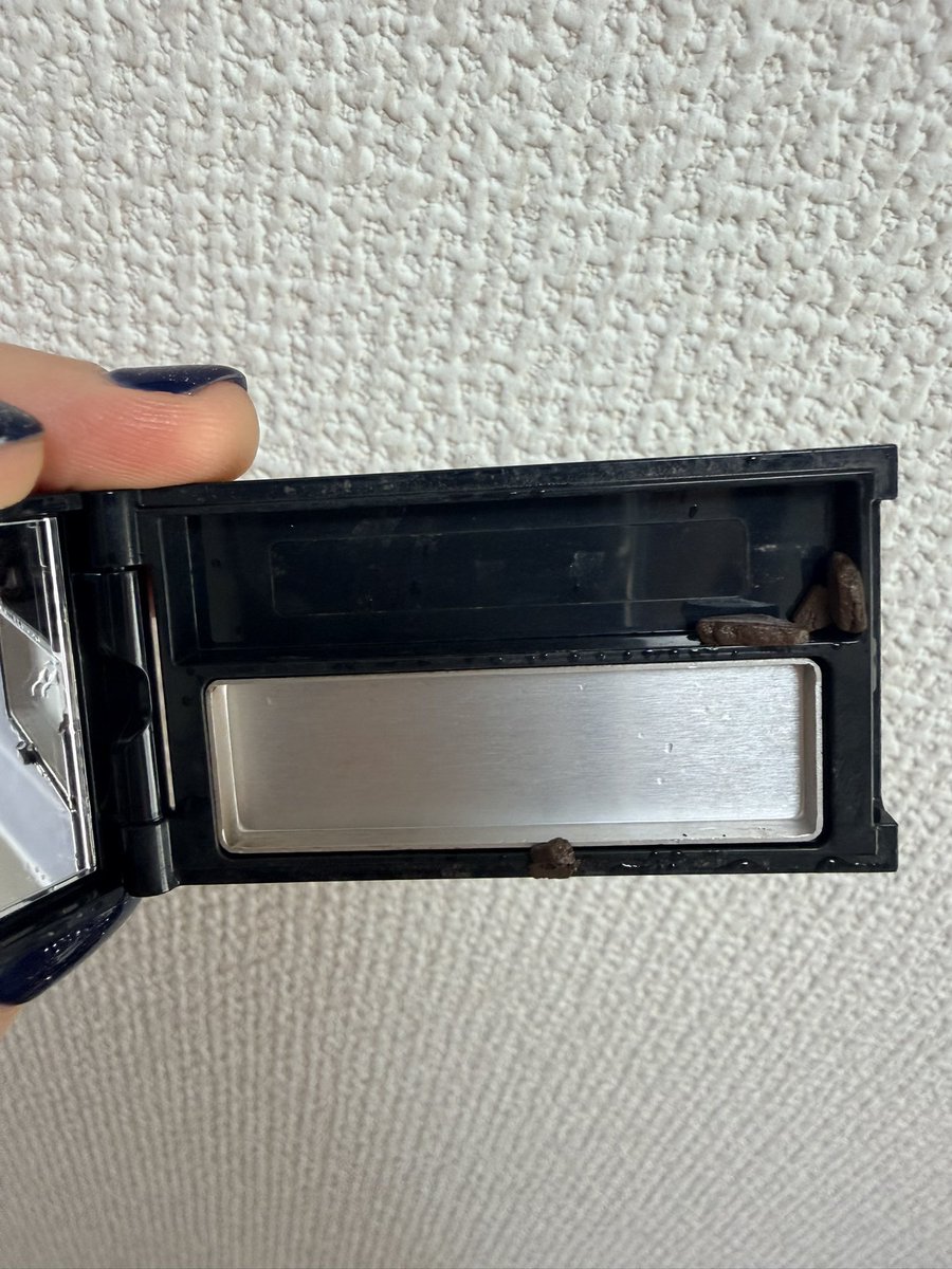 mayokombu's tweet photo. 洗濯機で洗っちゃった😂😂😂
中身全部洗浄されたwwww https://t.co/hQyS911fSI