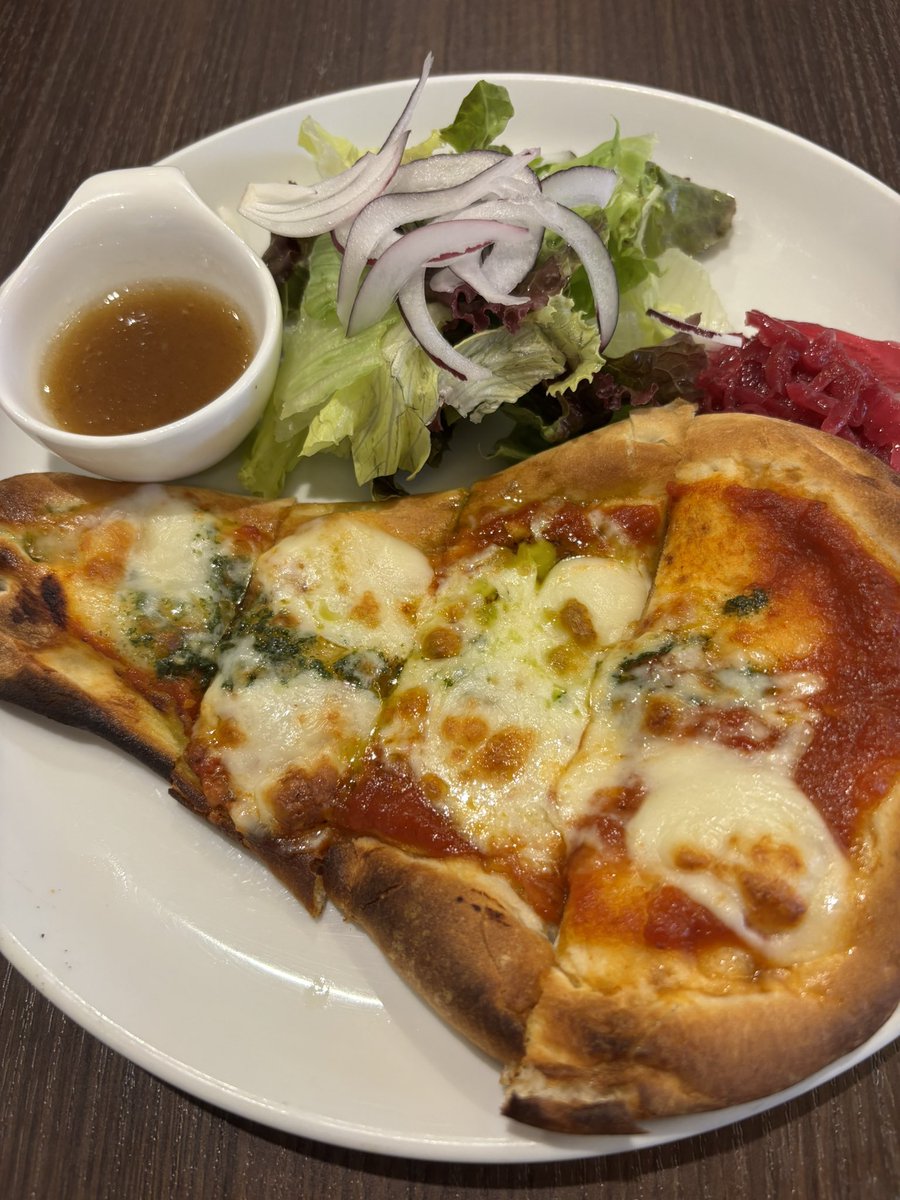 BakaumaSilly's tweet photo. 高倉町珈琲でランチ
デザートは季節モノの桃のリコッタパンケーキ、アップルパイは友人が頼んだもの https://t.co/qvD007Raum
