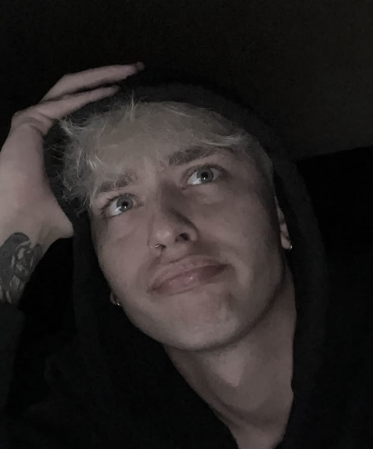 darkt0rture's tweet photo. Pov: era pra ser só uma ficada, mas agora sua galeria está assim: https://t.co/TPaKrEjZCy