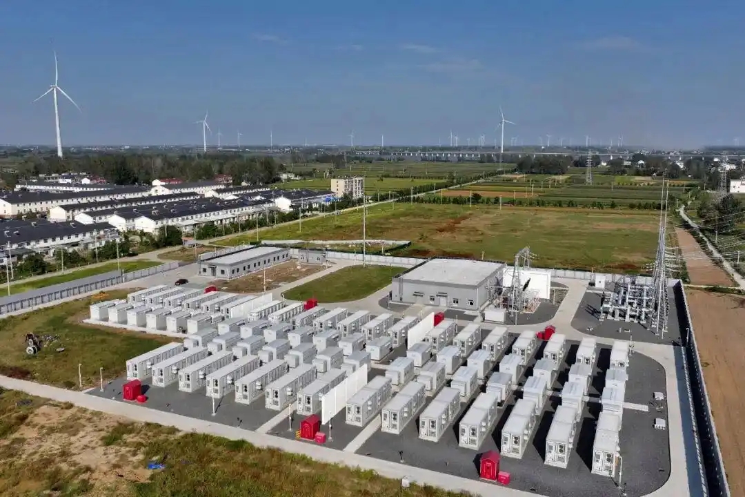 LuRuquan's tweet photo. #China aims to boost grid flexibility by 2030 with 160 GW of pumped-storage hydropower, 300 GW of new #energy storage, and, for the first time, 50 GW each of virtual power plants and vehicle-to-grid (V2G) capacity. #EnergyTransition #PowerGrid #15thFiveYearPlan https://t.co/Uxso59LBOB