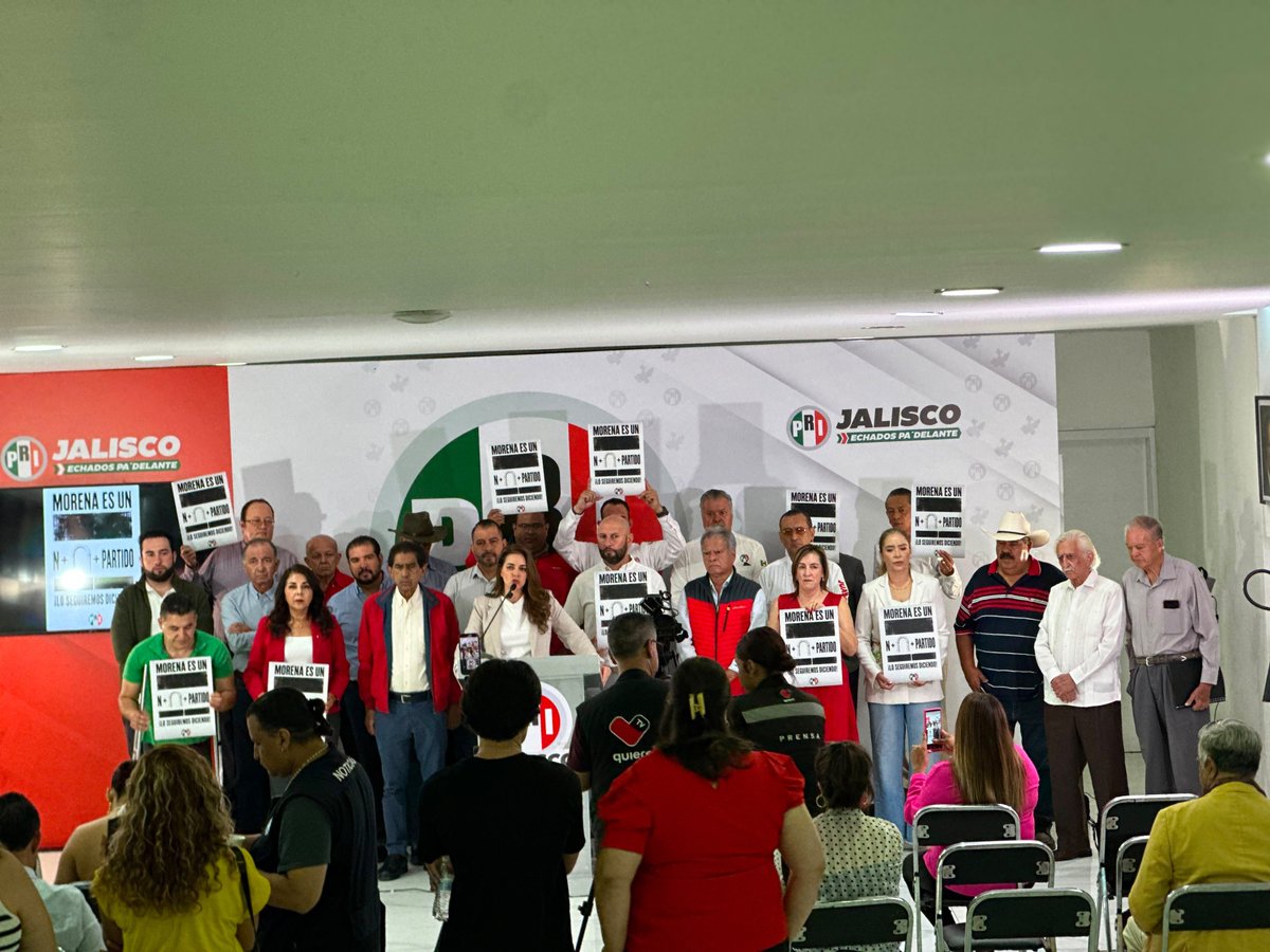 AndreaMarquezV's tweet photo. La democracia se fortalece con el debate, no con el silencio.
Desde el @PRIJALOFICIAL con @LauHaro alzamos la voz ante la resolución del INE, todo ntro respaldo a ntro. Pdte. Nacional, @alitomorenoc
Seguiremos defendiendo la libertad
Porq una oposición firme nunca será un delito https://t.co/YXNSXeTOy4