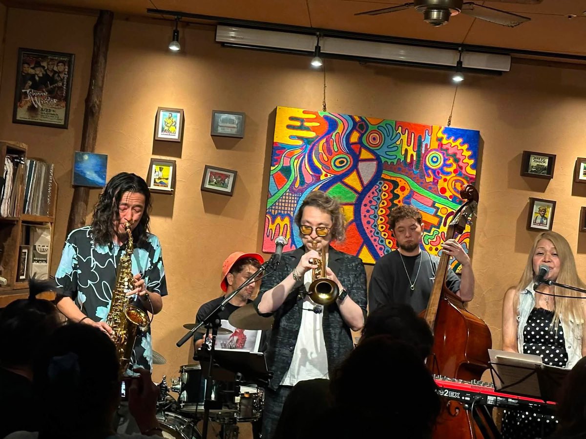 akikopianovocal's tweet photo. As usual 感謝祭Ⅱ @musicbarSORa 
たくさんのお客様来てくださって
ありがとうございました
最高のメンバーと楽しく演奏させていただき
ました
最高の一日をありがとうございました
また演りたいです⭐︎

#jazzfunk
#pianovocalquintet
#感謝
#高見浩之
#森本啓太郎
#尾崎薫
#田中宏昭 https://t.co/tQlJJ6cb24