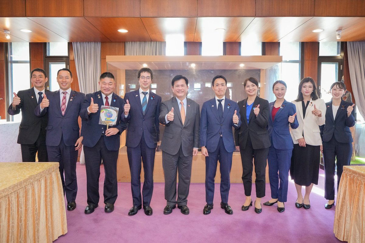 chia_lung's tweet photo. 平沼正二郎@hiranumaShojiro衆議院議員を団長とする自民党青年局一行の訪台を歓迎します。台湾と日本はともに第一列島線に位置する「運命共同体」です。経済安全保障の重要性が高まる中、半導体、AI、ドローン、防災などの分野で、台日連携がさらに深まることを期待しています。 https://t.co/RZLy4BA5Xk