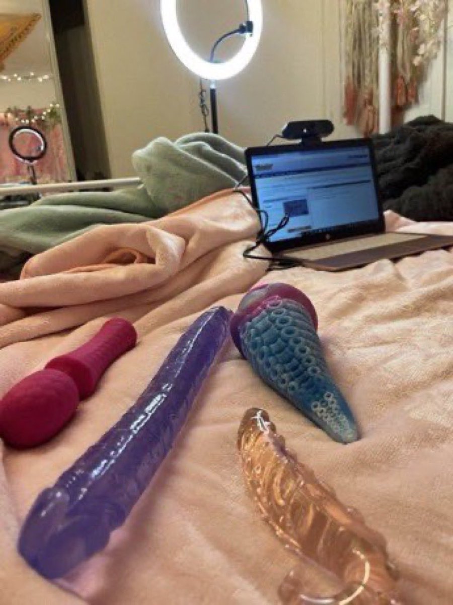 U_LuvNatasha's tweet photo. Which of my toys you wanna see go inside me #nsftwt #teenage #nude #horny #teen #goon #virgin #slut #teenagegirls https://t.co/2m5QH2m2QO
