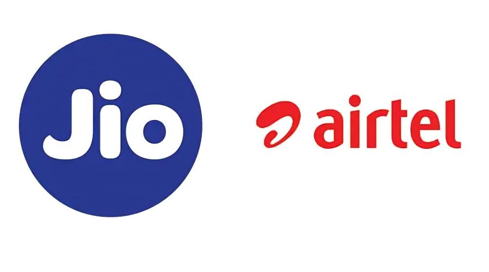 IndianTechGuide's tweet photo. 🚨 Jio and Airtel to increase mobile plan prices by 12% to 15% within the next 3 to 4 months. 

(Centrum report) https://t.co/KZ7B7ER3Xf