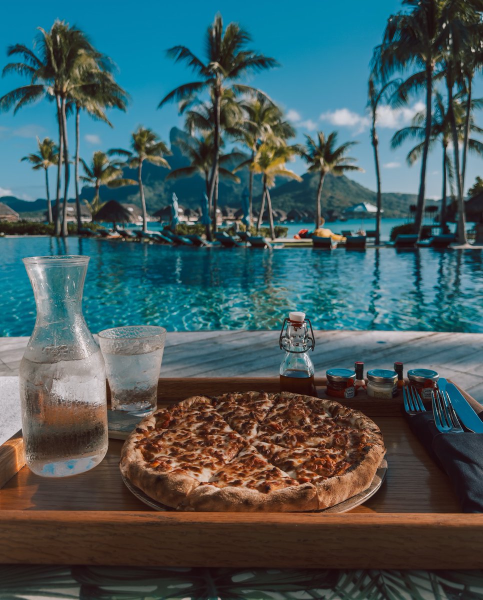 TahitiTourismJP's tweet photo. 海を眺めながらの朝食は、今日もいい一日になりそうって思える瞬間。✨ 🍍 🌺  

📸 : @jonnyfoe 
📍ボラボラ島 

#LoveTahiti #タヒチ大好き https://t.co/GfP7IvI43a