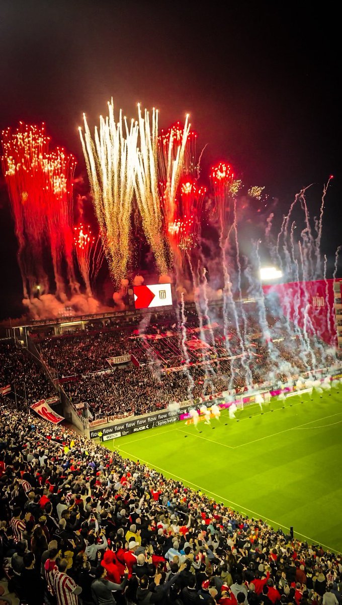 sietepepas's tweet photo. Cumple años el único campeón de la ciudad. El que se coronó campeón del mundo en Inglaterra. Felices 121 años de Historia y Pasión al mejor club del mundo. Gracias viejo por hacerme de ESTUDIANTES DE LA PLATA https://t.co/RLb17dibZW