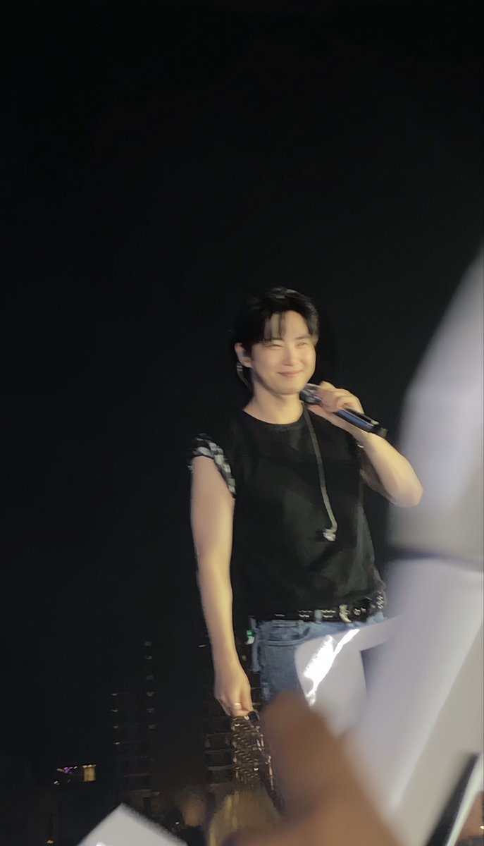 siliver_L's tweet photo. he smiles ☺️🐰
#Suho #EXO #ganzbergsuperidolmylove https://t.co/WztjlXhtKQ
