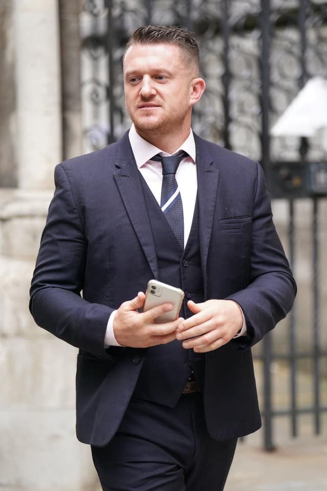 AMERICANLEmvg's tweet photo. Tommy Robinson has said that, if he became Prime Minister, he would deport illegal migrants, end foreign funding, and work to stop the spread of Islam in Britain. 🇬🇧🇬🇧
Would you support these policies? ❓
🅰️ Yes, completely 🟢
🅱️ Some of them 🔴 https://t.co/NoPxsDHlna
