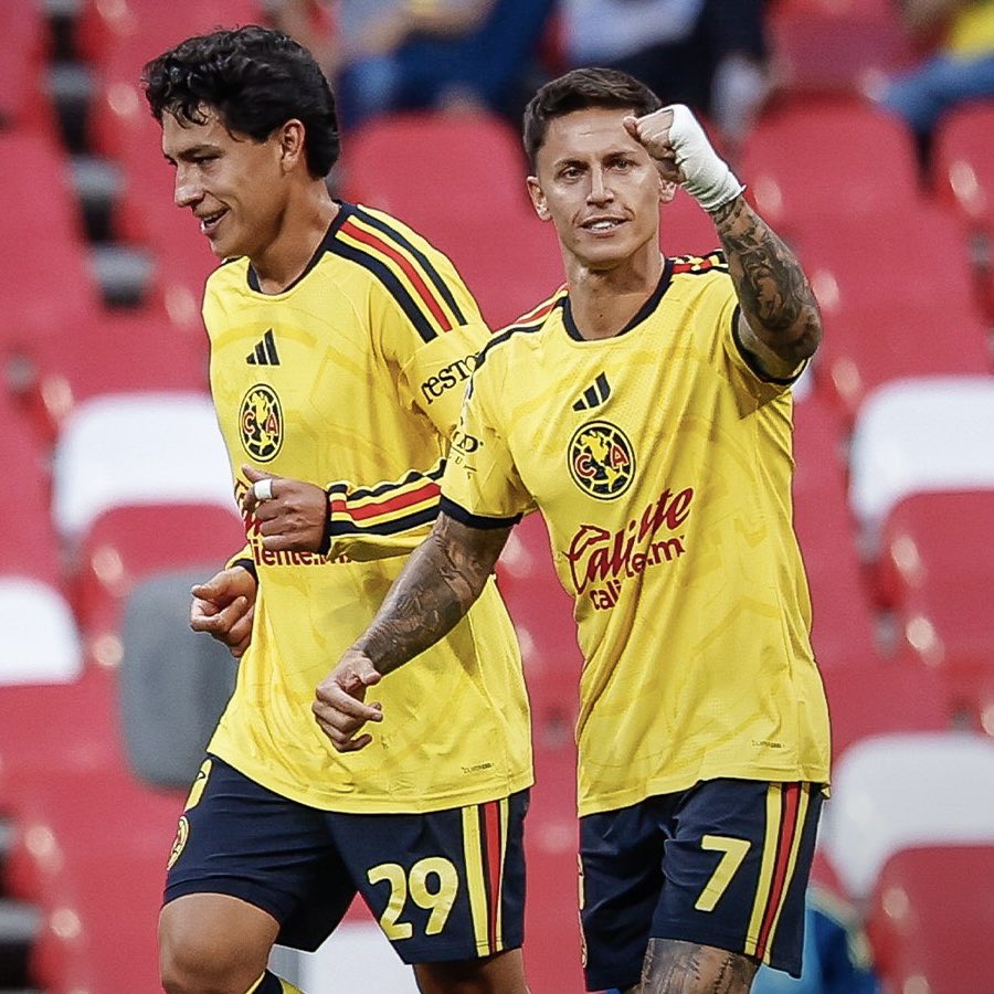 Carlos_Ponz's tweet photo. ¿SE VA RAYITO? 🦅👋🇺🇾

Mientras el grupo pierde dinero, al Club América le llegó una oferta millonaria por Brian Rodríguez: 10 MDD del Cruzeiro 🇧🇷

💸 Ollamani ya reportó oficialmente pérdidas de 806.8 MDP en el trimestre (fueron 557.2 MDP derivado de hospedar el Mundial)

😈 A su representante, Edgardo Lasalvia, le urge la comisión del traspaso y empuja muy fuerte (se movió para conseguir esta oferta)

⚡️ Brian aún no está seguro de su futuro…

Pero pinta que la necesidad financiera de Ollamani obligue al América a venderlo. Veamos.