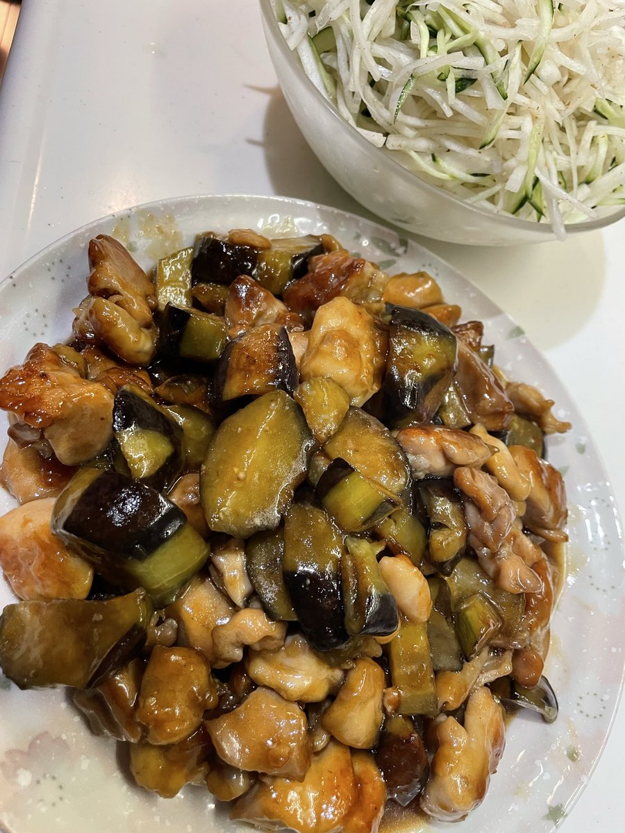 satoALXD's tweet photo. 鶏ナス炒め、大根サラダ
＃料理記録 https://t.co/7gYGGlJHkR