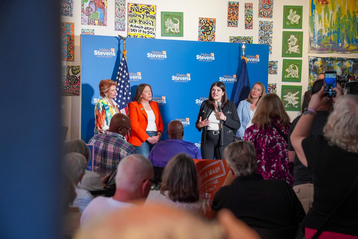 HaleyforMI's tweet photo. Thank you to Sen. @Stabenow, Rep. @HillaryScholten, @JessicaMackler and all the folks who joined us in Grand Rapids tonight! Let’s go win this thing tomorrow. 💪 https://t.co/TRNuX9o9UF