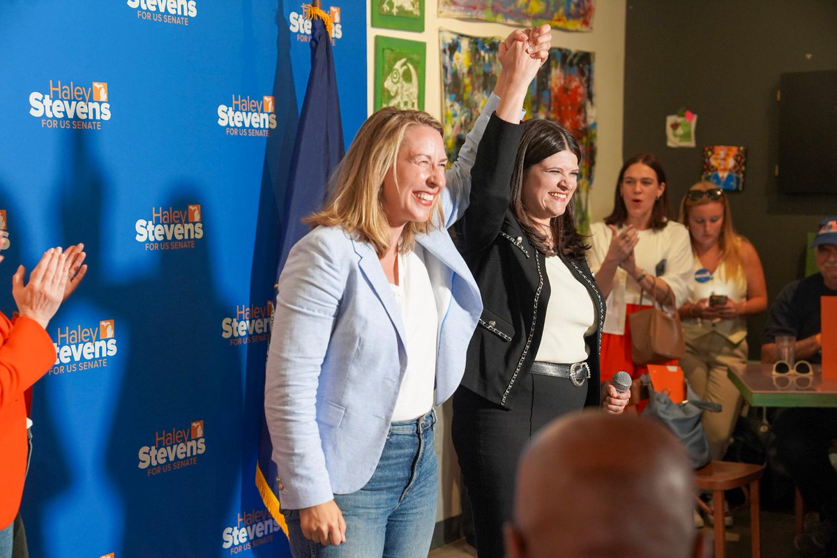 HaleyforMI's tweet photo. Thank you to Sen. @Stabenow, Rep. @HillaryScholten, @JessicaMackler and all the folks who joined us in Grand Rapids tonight! Let’s go win this thing tomorrow. 💪 https://t.co/TRNuX9o9UF