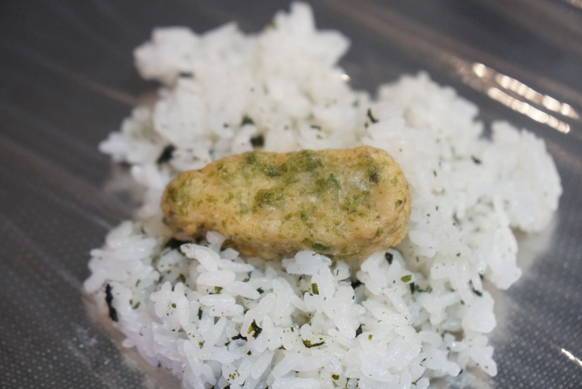 okyuokyu's tweet photo. 今日のお昼はつや姫弁当。

おにぎり🍙（鶏天のり塩🐓&amp;混ぜ込みわかめ🌊）　

美味しゅうございました(°レ°)

＃2025年度米つや姫 https://t.co/prjbOr7mMP