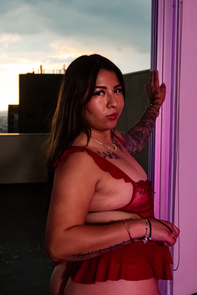 sashamoon86's tweet photo. Que harías si ves el video de tu novia con su amiga? La verías con distintos ojos? Te meterías a su perfil de morboso? 👀@CoupleManson https://t.co/0ziiEBNmWU