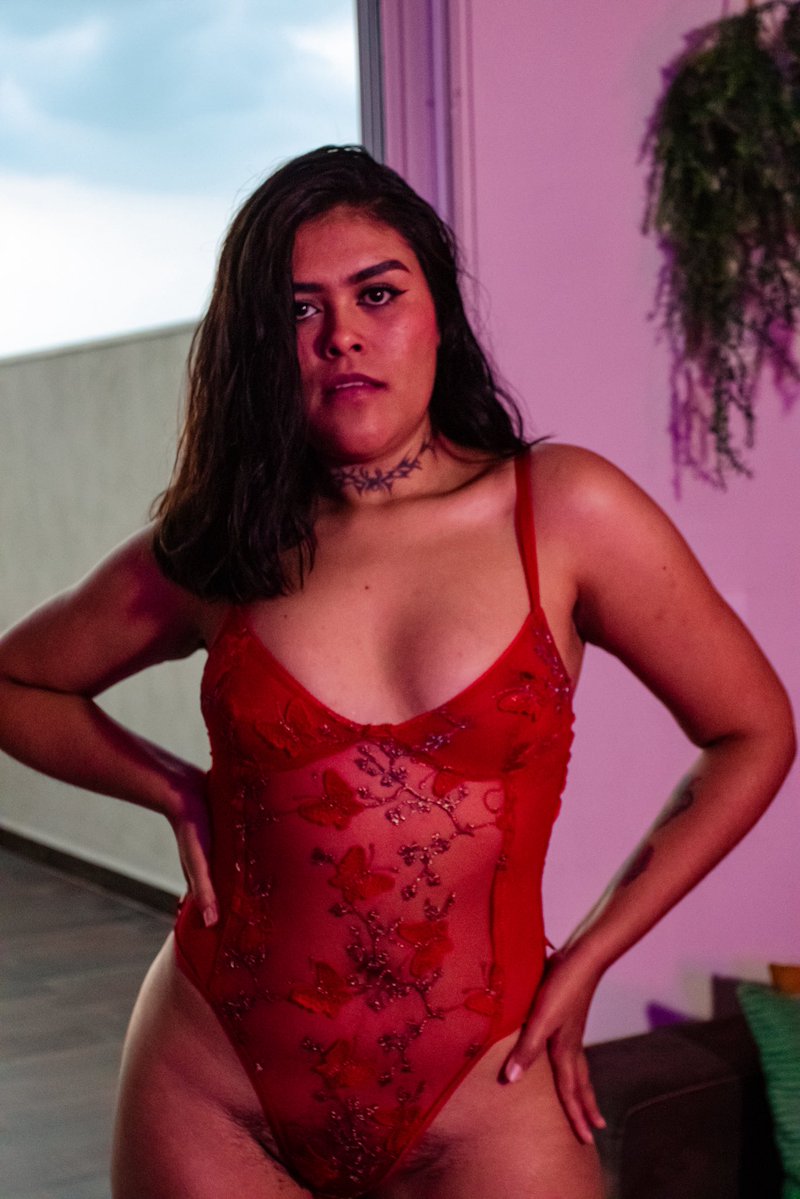 sashamoon86's tweet photo. Que harías si ves el video de tu novia con su amiga? La verías con distintos ojos? Te meterías a su perfil de morboso? 👀@CoupleManson https://t.co/0ziiEBNmWU