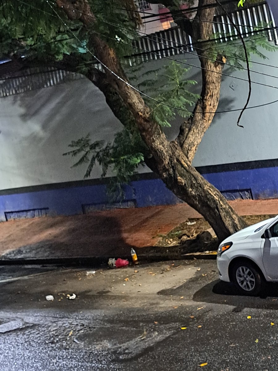 sin_nombrea's tweet photo. Combis se estaciona y dejan su basura calle quetzalcoatl casi esquina xolotl  colonia tlaxpana 
@OlaMHmx https://t.co/HK6o0nmzfI