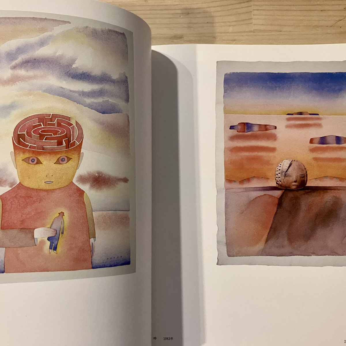 ohesobooks's tweet photo. こんにちは。開店しました。新入荷の図録『フォロン展』。水彩、版画、ポスターなど作家自選の作品41点と多木浩二のエッセイなどを収録。
〝私はただ、私自身の夢をとどめようと試みてきた。他の人がその人の夢をそこに結びつけることができたらと望みを抱きつつ〟 https://t.co/EAh2hY4KLW