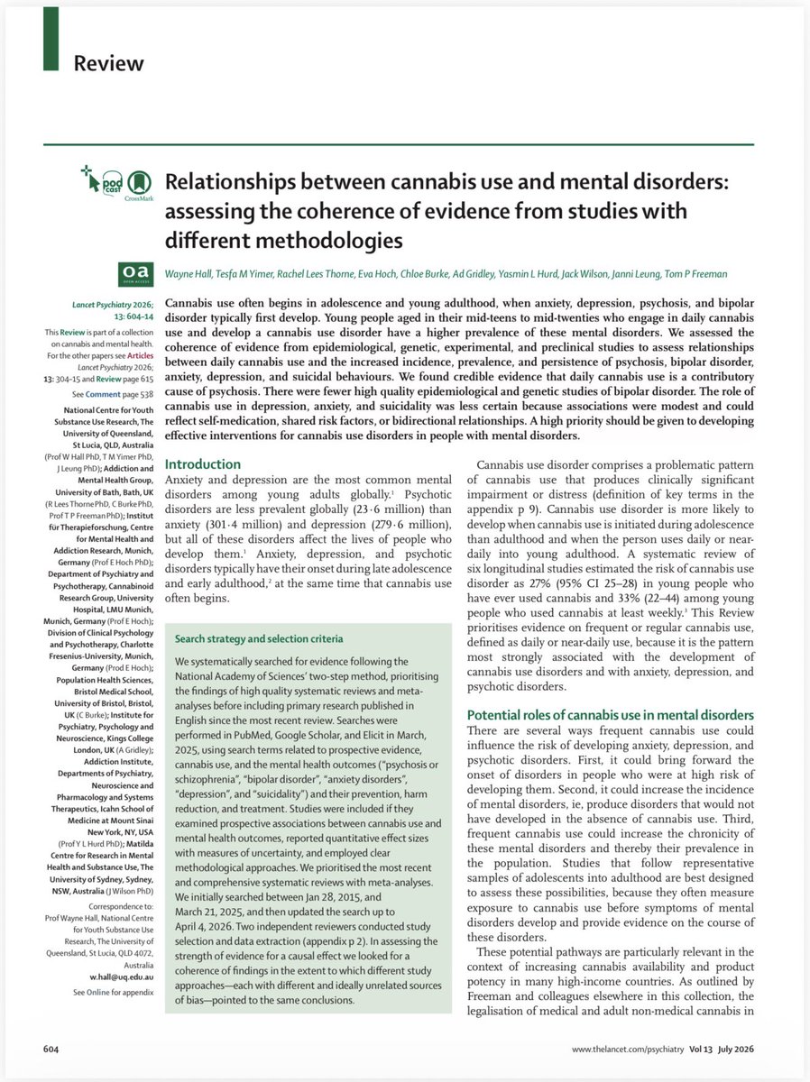 DrMarquezOrta_'s tweet photo. Cannabis y trastornos mentales: ¿Qué dice la evidencia epidemiológica más reciente?
Revisión Lancet Psychiatry 2026 (Hall et al.) que evalúa la coherencia de la evidencia entre uso de cannabis (especialmente diario) y psicosis, trastorno bipolar, depresión, ansiedad y conductas suicidas.
Puntos clave para la práctica clínica:
• Existe evidencia creíble de que el uso diario de cannabis es un factor causal contribuyente de psicosis (precedencia temporal, dosis-respuesta, plausibilidad biológica con THC y CB1, estudios genéticos y experimentales).
• Para trastorno bipolar, depresión, ansiedad y suicidio la evidencia es más débil: Asociaciones modestas que pueden reflejar automedicación, factores compartidos o relaciones bidireccionales.
• Continuar usando cannabis se asocia con peores resultados clínicos en psicosis y bipolar.
Implicación práctica:
En pacientes con trastornos mentales (especialmente psicosis), es prudente cribar uso de cannabis (p. ej. ASSIST), aconsejar cese o reducción (productos de menor potencia) y considerar tratamientos integrados.
https://t.co/pMhtfRoBxV
#Cannabis #Psicosis #Psiquiatría #SaludMental #CannabisUseDisorder #LancetPsychiatry