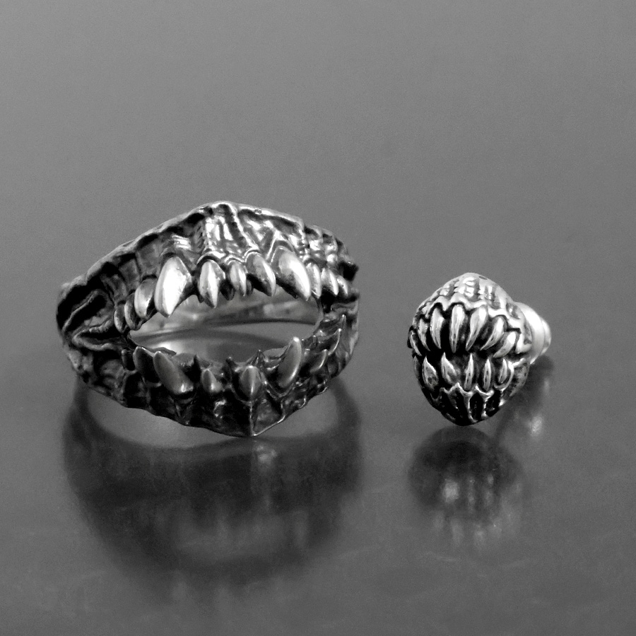 SILVER_GEEKS's tweet photo. 牙ピアスも好評！

STRANGE FREAK DESIGNS
「トゥースバイター ピアス」
https://t.co/3m86J9XQzw
#sfdjp
@STRANGE_FREAK https://t.co/pTmahNtlo9