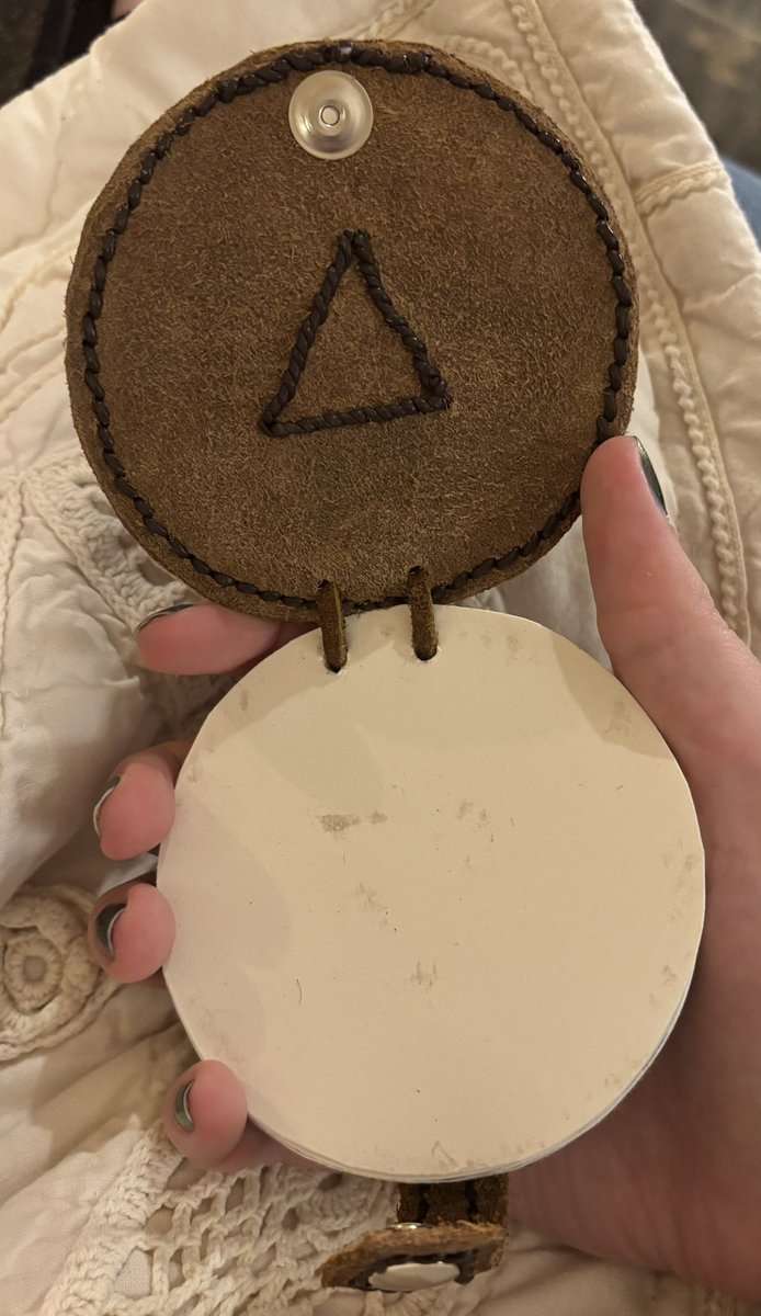 bunmellos's tweet photo. my friend handmade me a palm quire as a grad school going away gift 🥹 https://t.co/LU7EGzZjNp