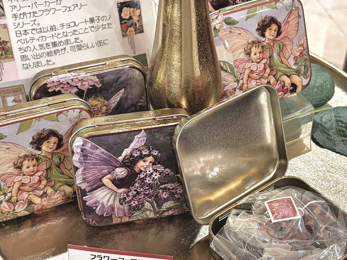 sweets_shiori's tweet photo. ．
 数えきれないくらいの種類の紅茶と
 ときめくデザインの紅茶缶がたくさん。 https://t.co/lSA1qH6vYa