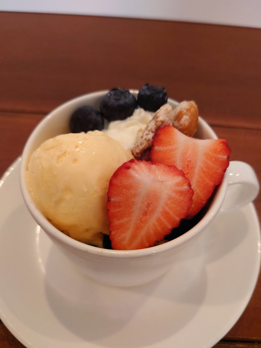 Cafeburuxu's tweet photo. 8/4スイーツメニュー
・ラムドライフルーツのパウンドケーキ　￥500
・シフォンケーキ　￥500
・フロマージュプリン　￥500
・ウィーン風ベイクドチーズケーキ　￥820
・桃とナッツのレアチーズショートケーキ　￥850
・珈琲ゼリーサンデー　￥820
＊フルーツは桃に変わりました
＊(税込)価格です https://t.co/jRdMxpiJNP