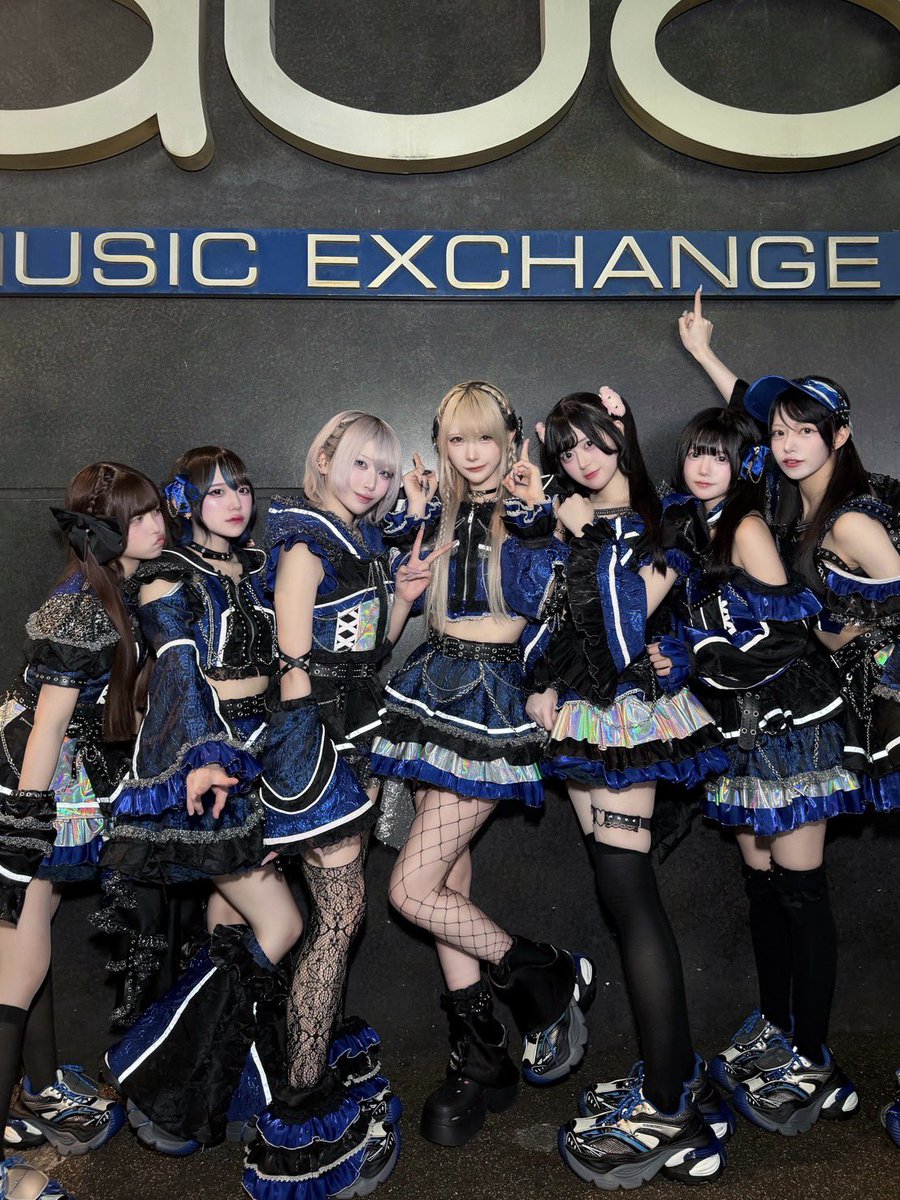 VVSiS_Official's tweet photo. 『MARQUEE祭 Vol.179』
ありがとうございました💙🖤
⠀
4Daysライブでしたが一緒に駆け抜けてくれたビビファムの皆さんありがとうございました🔥
⠀
次回のライブは8/6 SHIBUYA DIVEにて『VVSiS単独公演-VVlv.8- ×浴衣公演×』があります！
可愛い浴衣姿を見に来てくださいね👘 🎇
 #VVSiS  #ビビシス https://t.co/cLW0s9ywU9