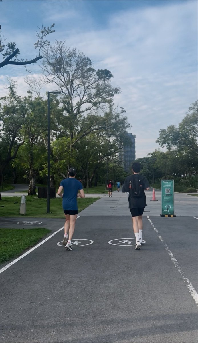 supanut_l's tweet photo. ห่างวิ่งไปนาน วันนี้ทำ sub30 ได้เพราะ…. #supanut https://t.co/Vk9O1LaStU